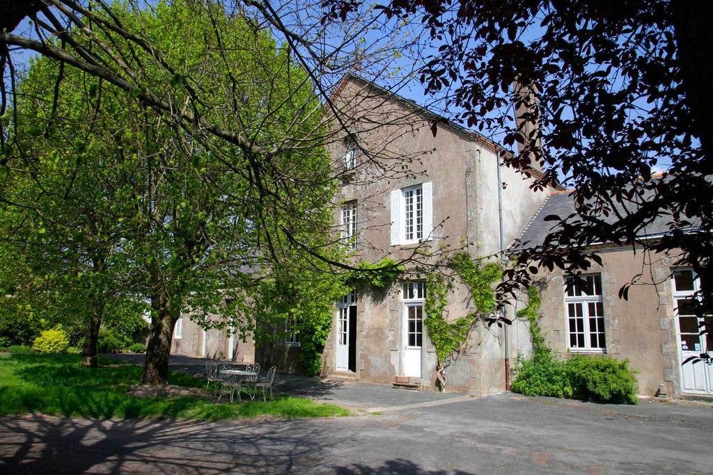 Bed and Breakfast La Bonne Ecole à Les Landes-Genusson Extérieur photo